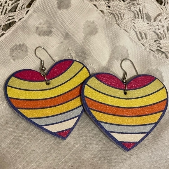 ❤️ Super Cute Pastel Multi Color Heart Earrings - Picture 1 of 4